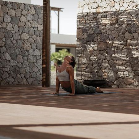 Hotel Oku Kos (Adults Only) Marmari  Esterno foto A woman practicing yoga at the hotel