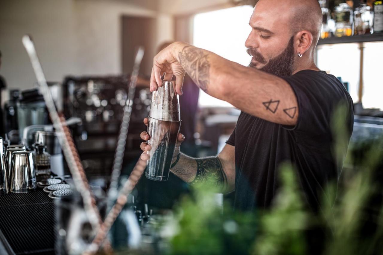 Hotel Oku Kos (Adults Only) Marmari  Esterno foto A barista making a coffee drink